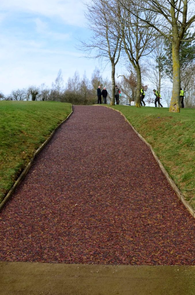 golf club mulch pathway