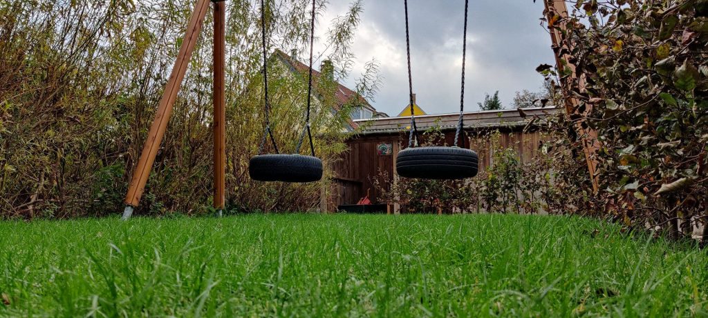Hybrid Grass with natural and synthetic blades