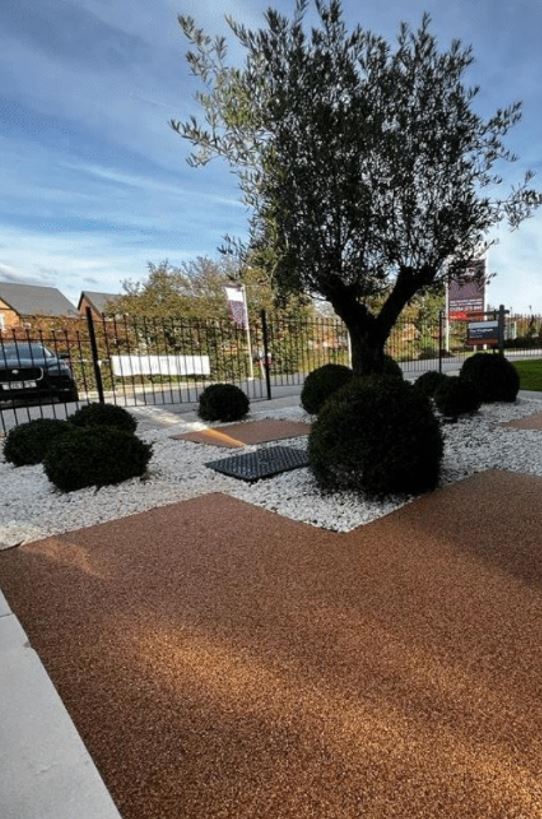 Corkeen Garden with white stones