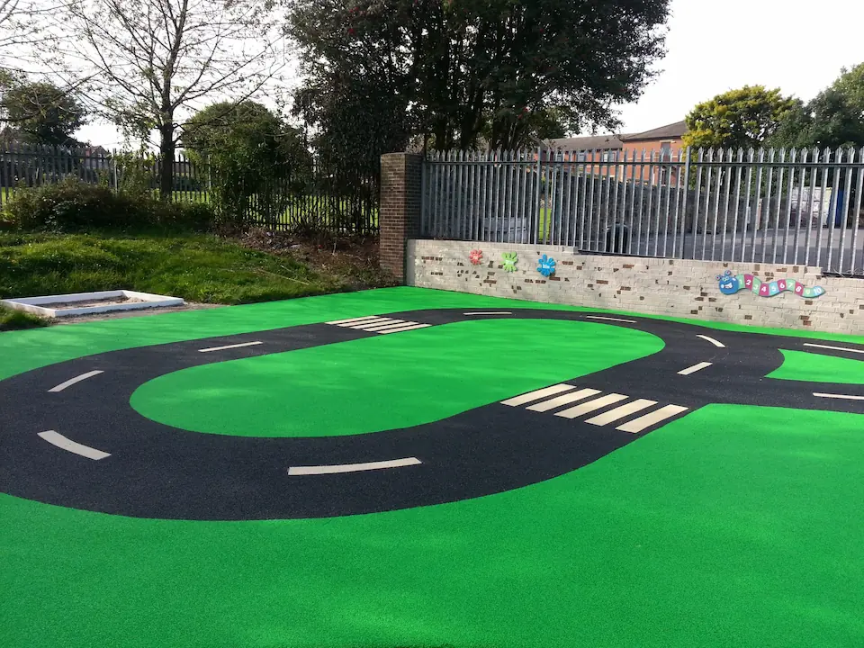 Rubber Surfacing Design with Rectangular Race Track Design for Play