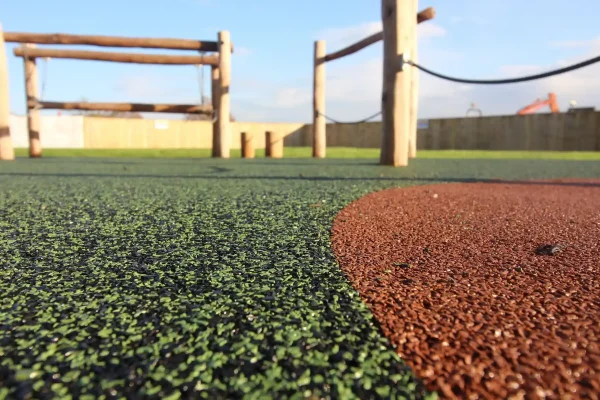 Close-up on EPDM Smart red & green varieties in a playground